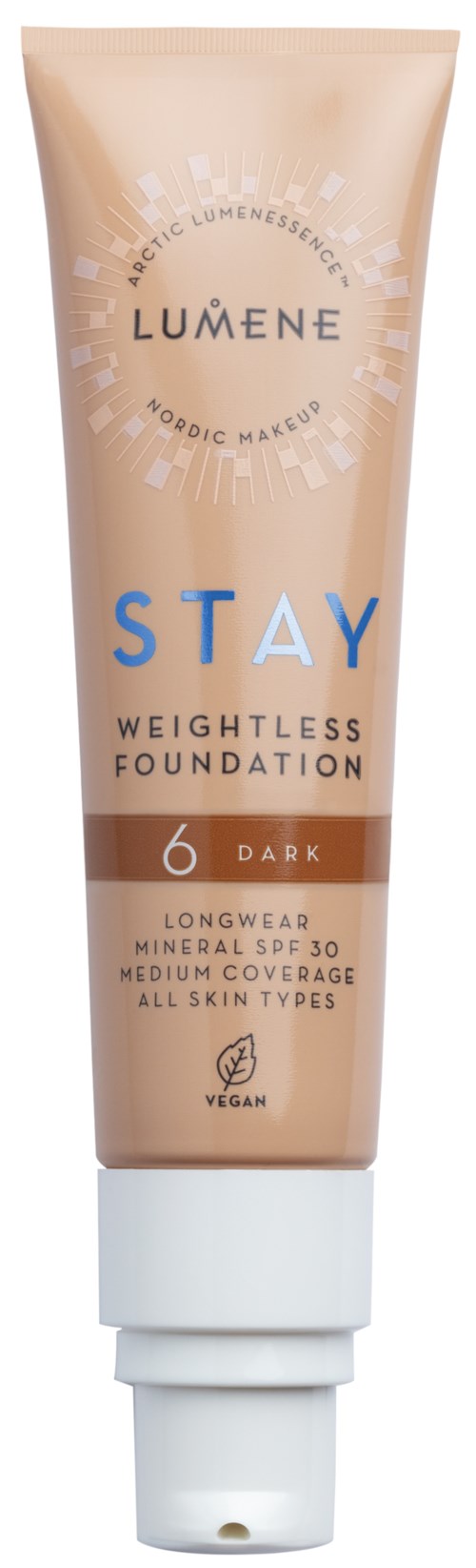 Beżowa tubka oznaczona 'LUMENE STAY' do podkładu zapewniającego lekkie krycie i SPF 30 w ciemnym odcieniu.