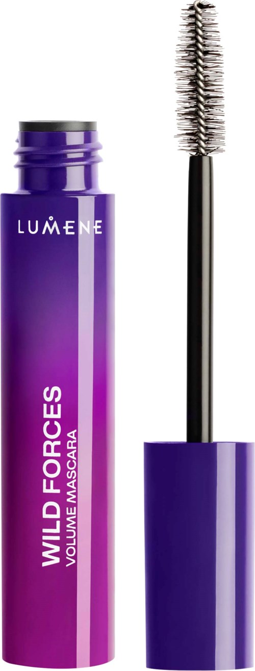 Ein lila Tube von Lumene Wild Forces Volumen-Mascara mit dem Bürstchen daneben.