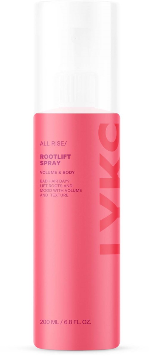 En rosa sprayflaske med hvithette, merket All Rise Rootlift Spray for volum og kropp.