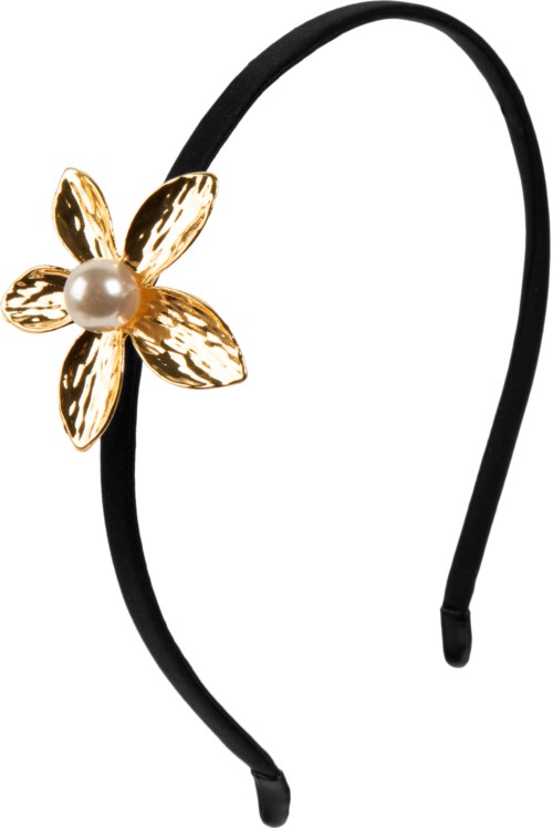 En svart hårband med en guldfärgad blomma och pärladekoration på ena sidan.