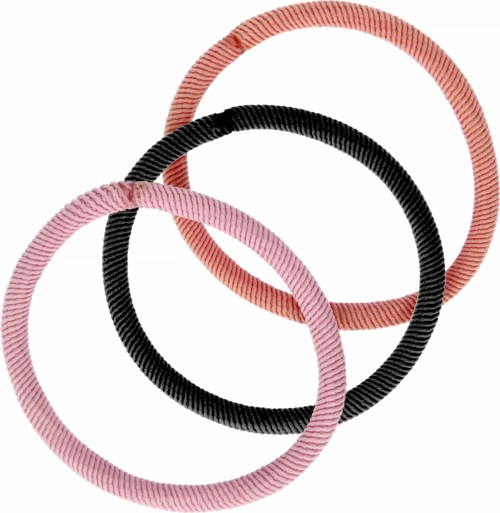 Tre elastiska hårband i rosa, svart och persika är intrasslade i en cirkel.