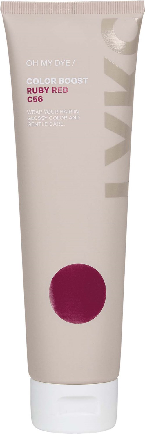 Beżowa tubka z fioletowym kołem i czerwonym tekstem, reklamuje produkt do koloryzacji włosów o nazwie Color Boost Ruby Red.
