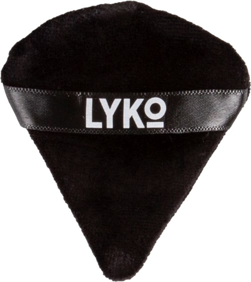 En svart triangulär silikon ansiktsrengöringsborste med en reflekterande band märkt 'LYKO' överst.