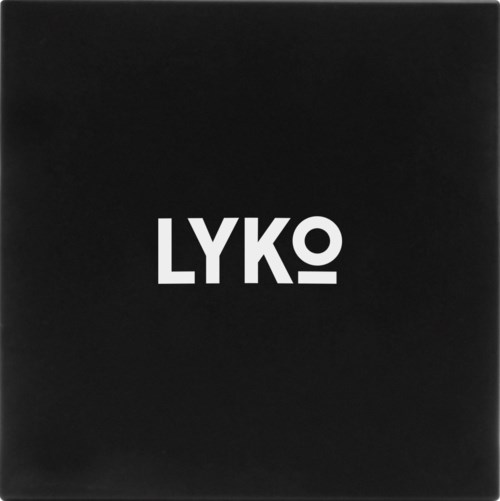 Eine schwarze Box mit dem Wort 'LYKO' in weißen Buchstaben.