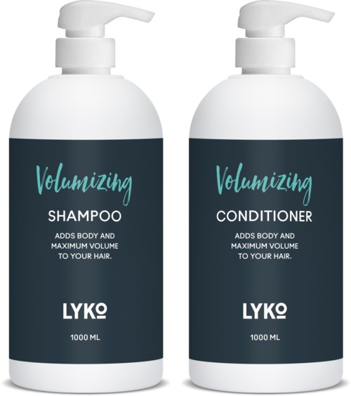 Två vita flaskor med pump, märkta för schampo och balsam, båda främjar volym för håret.