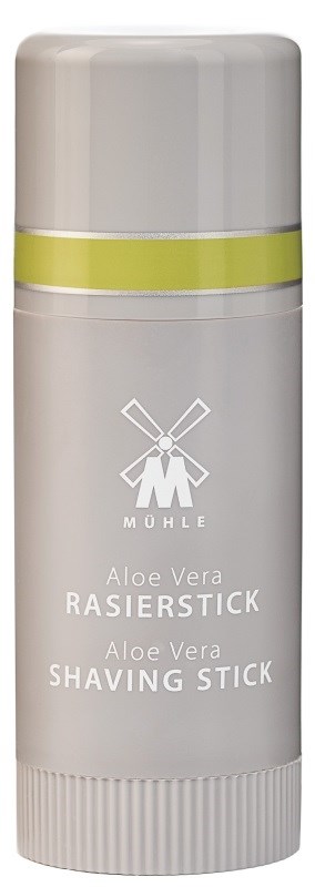 En hvit reise-stift i plast med grønn stripe, merket Aloe Vera Barberhøvelstift fra Mühle. Den har skrulokk.