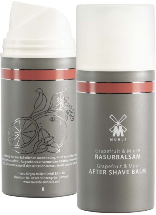 To grå bokser med hvite lokk, en viser en grapefrukt og mynteillustrasjon, den andre er merket 'after shave balm' på engelsk.