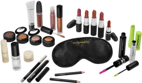 En række makeup-produkter herunder læbestifter, puder, børster og hudpleje med en MAC makeuptaske.