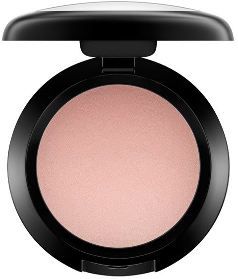 Een roze poeder make-up compact met een zwarte deksel, geopend om blush te tonen.