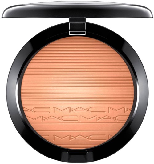 Runde Makeup-Box mit peachfarbenem Puder und MAC-Logo.