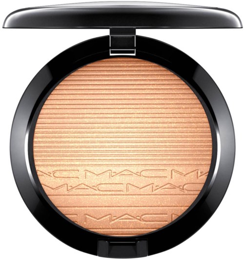 Ein Make-up-Compact mit Presspulver, schwarzer runder Gehäuse und MAC-Logo auf dem Pulver.