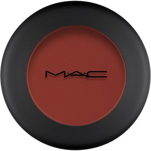En röd rougekompakt med svart yttre skal och MAC-logga i mitten.