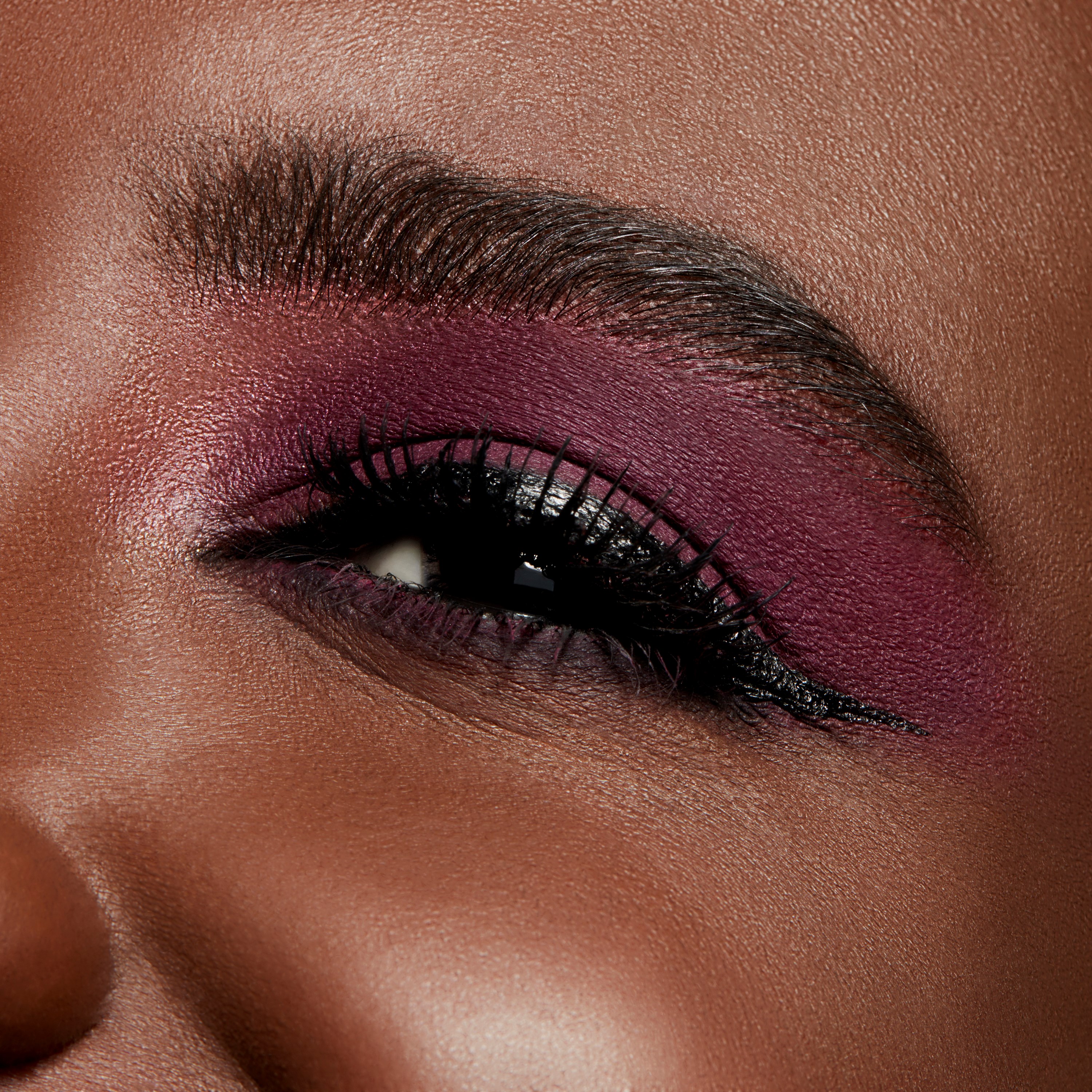 MAC Cosmetics Powder Kiss Powder Kiss Single Eyeshadow Lens Blur (obrázok 5)
