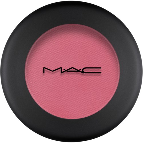 En rosa blush i ett runt svart smycke med MAC-loggan på.
