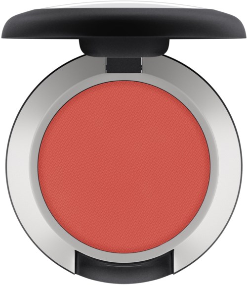 En korallfärgad rouge i ett kompakt fodral med ett svart lock som är öppet.