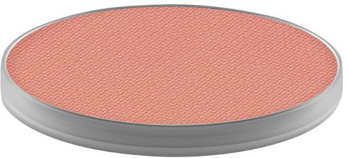 Det här är en rund, platt, persikofärgad makeupsvamp med en grå kant.