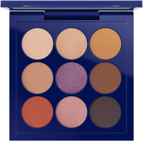 En blå makeuppalett med nio runda ögonskuggor i nyanser som beige, lila, brunt och orange.