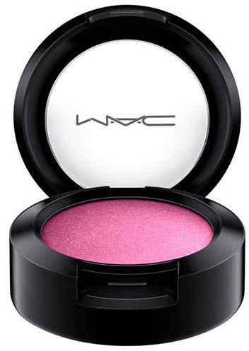 Pyöreä musta rasia, jossa on vaaleanpunainen glittermeikki, kansi auki, MAC-logo sisäpuolella.