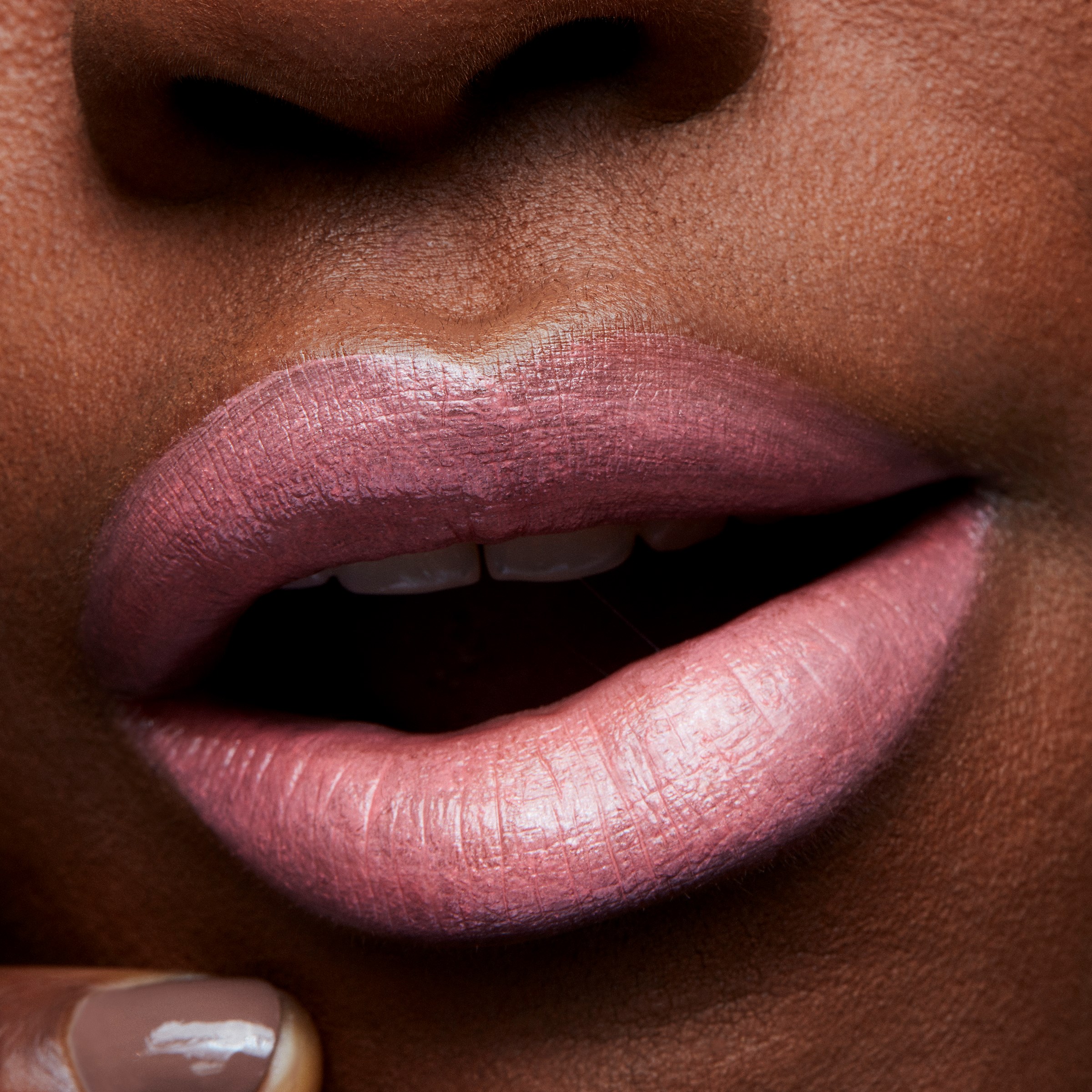 MAC Cosmetics Frost Lipstick Angel (obrázok 4)