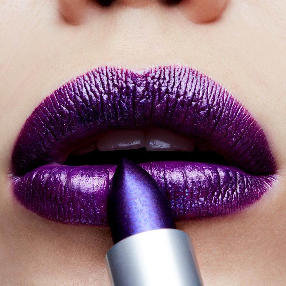 MAC Cosmetics Frost Lipstick Model Behaviour