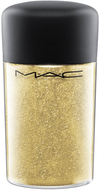 Ein kleiner Topf mit goldfarbenem Glitzerschminke von MAC mit schwarzem Deckel.