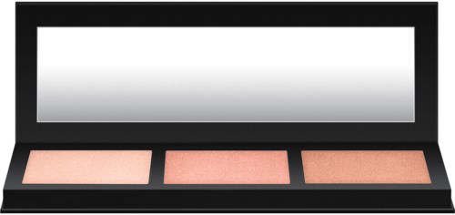 En åben makeuppalette med tre forskellige nuancer af blush eller øjenskygge. Den har et spejl øverst.