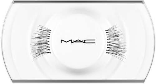 Schwarze falsche Wimpern in einer Kunststoffbox mit MAC-Logo.