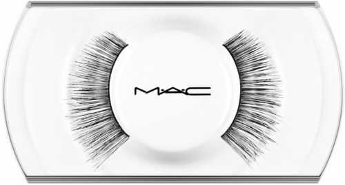 Künstliche Wimpern in einer transparenten Hülle mit MAC-Logo in der Mitte.