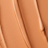 Close-up van glad, lichtbruin of beige chocoladepasta met gebogen lijnen, toont romige textuur.