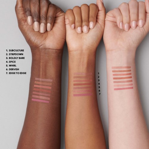 Drei Arme zeigen verschiedene Lippenstiftproben mit Nummern 1 bis 7 für verschiedene Farben und Stile.
