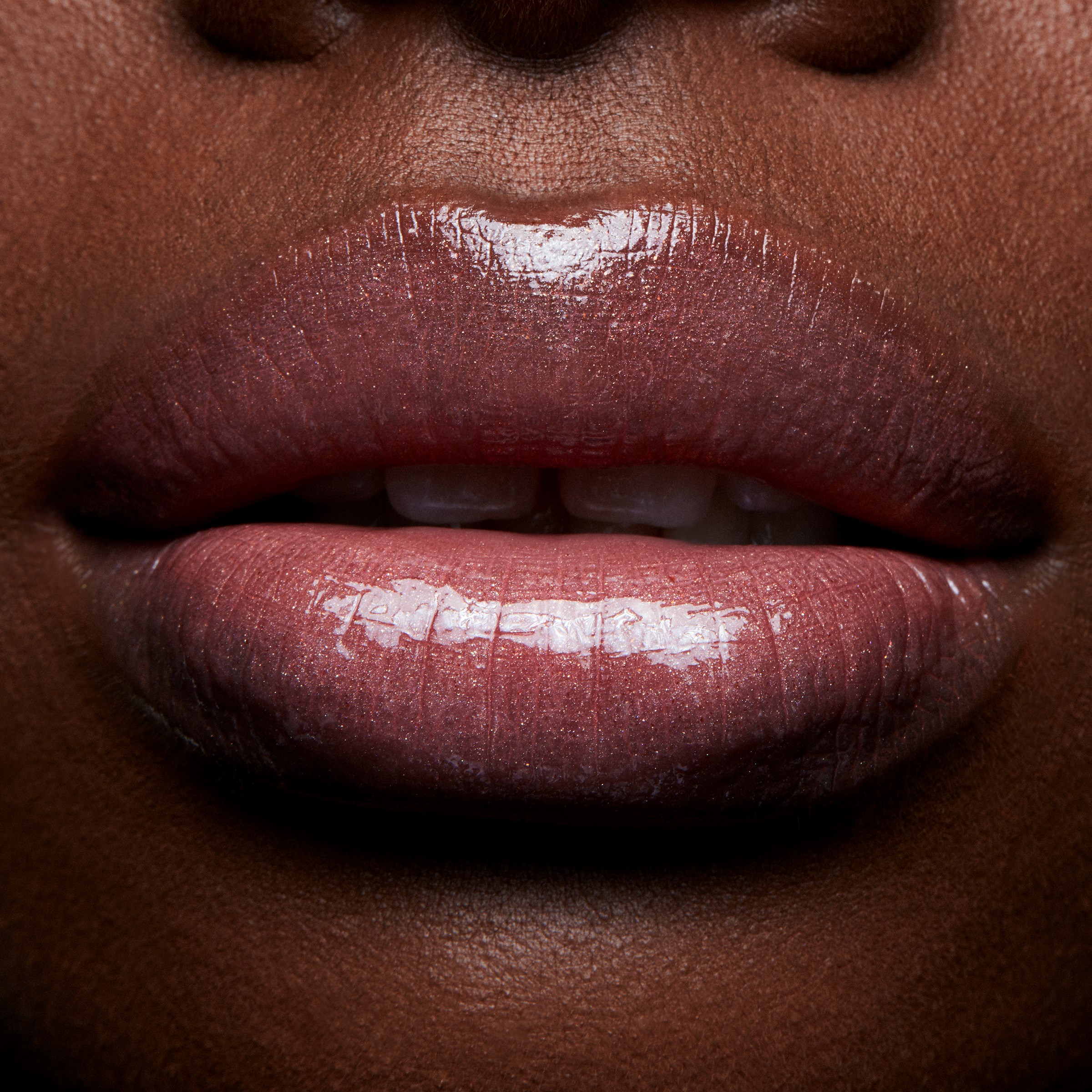 MAC Cosmetics In Monochrome Błyszczyk Lipglass All Things Magical (obrázok 4)