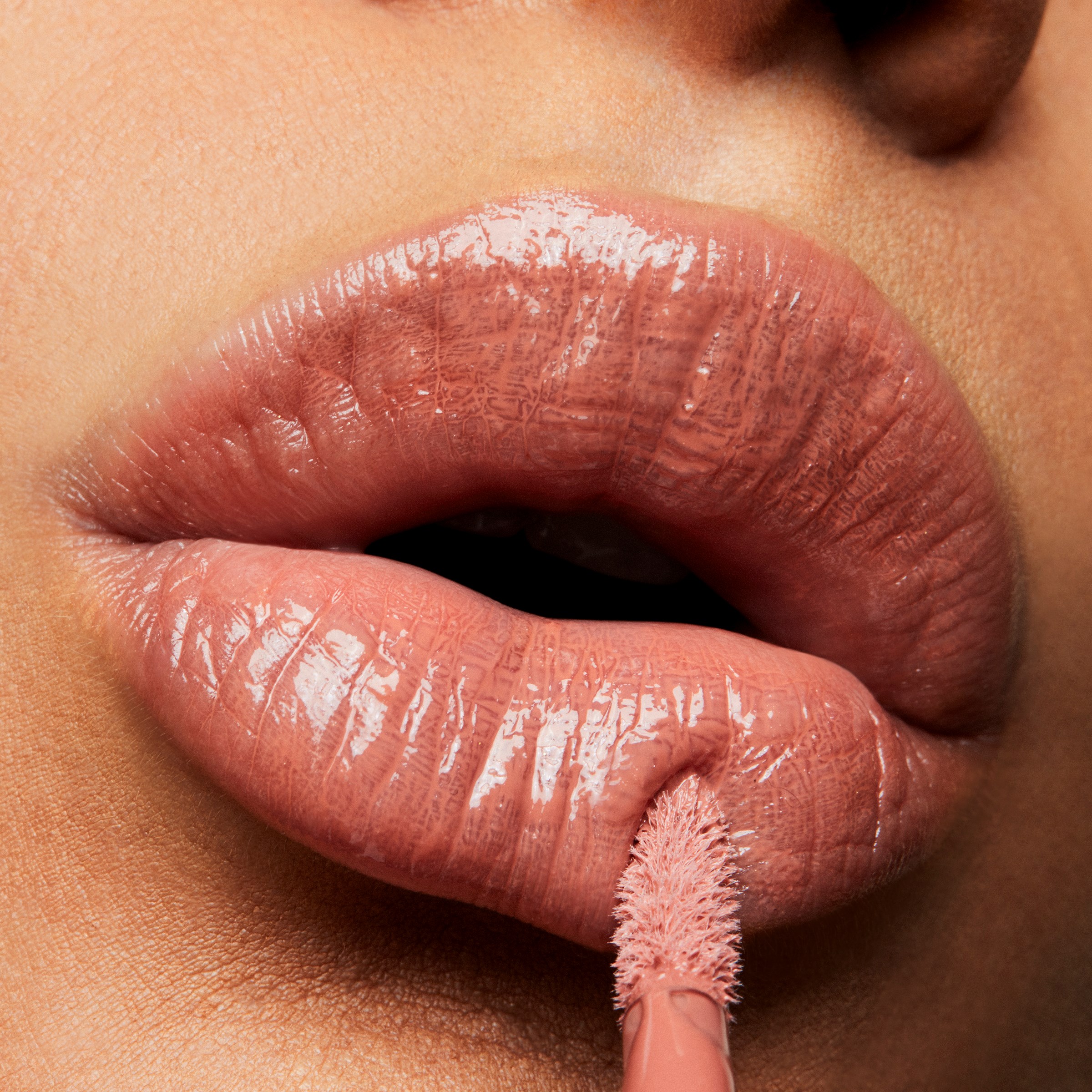 MAC Cosmetics In Monochrome Błyszczyk Lipglass Lust (obrázok 3)