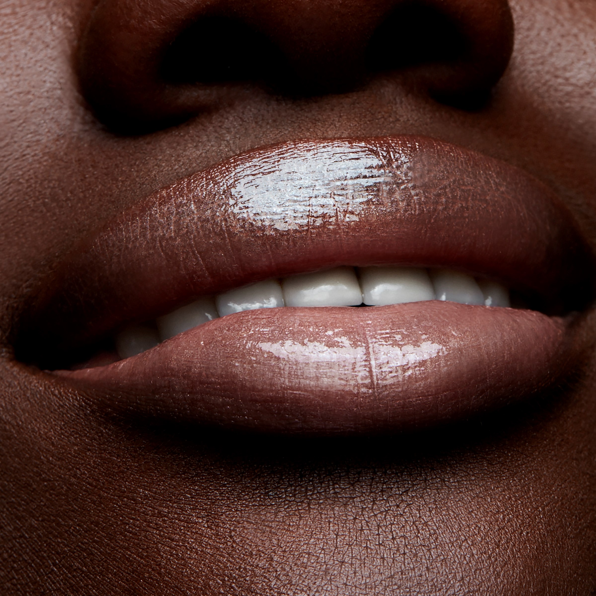 MAC Cosmetics In Monochrome Błyszczyk Lipglass Prrr (obrázok 4)