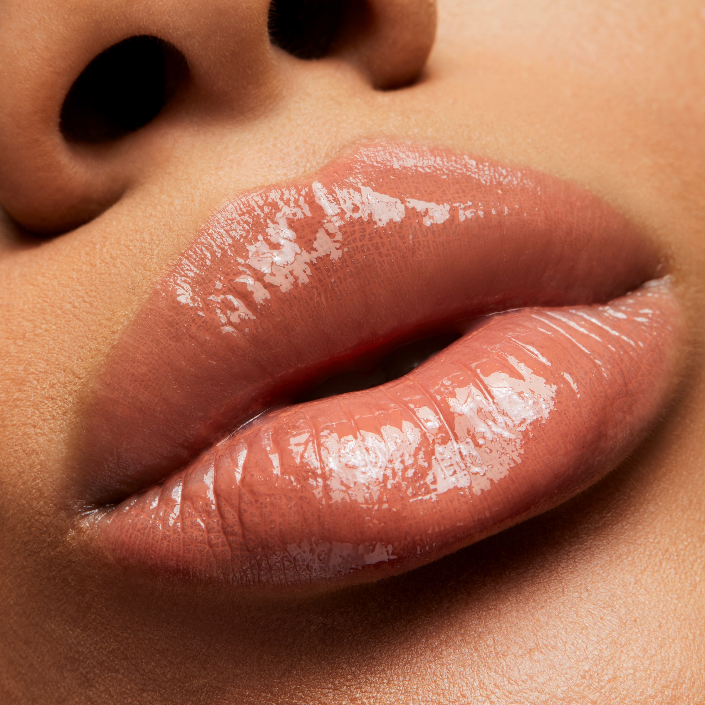 MAC Cosmetics In Monochrome Błyszczyk Lipglass Spice (obrázok 3)