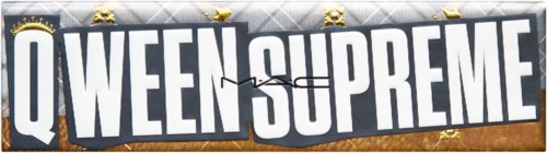 Det är en logotyp med orden "QUEEN SUPREME" i tjocka, vita bokstäver på en mörk bakgrund med gulddetaljer.