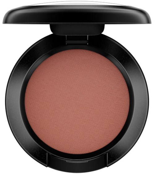 Een ronde make-up blush in een zwarte compact met open deksel, toont zacht roze kleur binnenin.