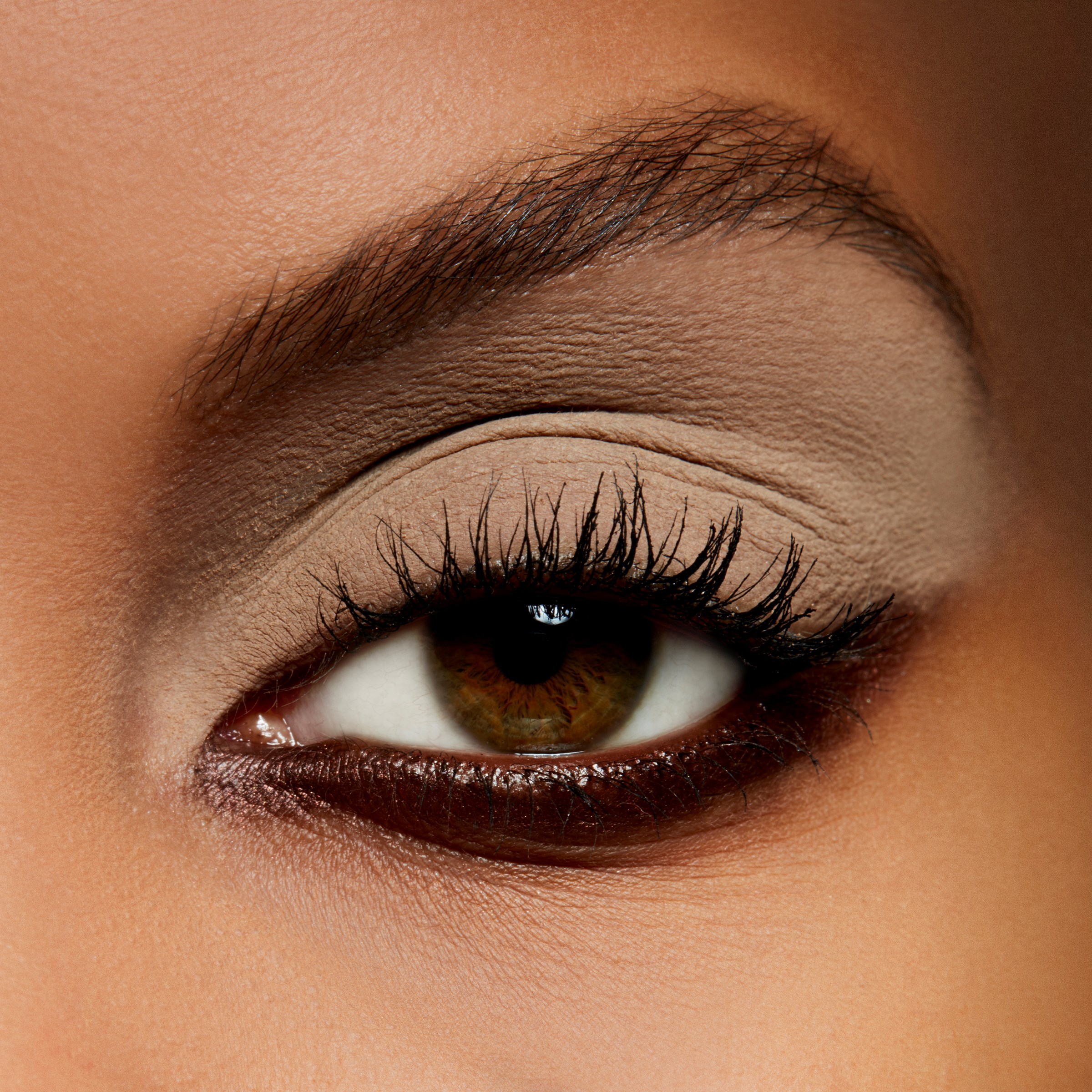 MAC Cosmetics Matte Eye Shadow Omega (obrázok 3)