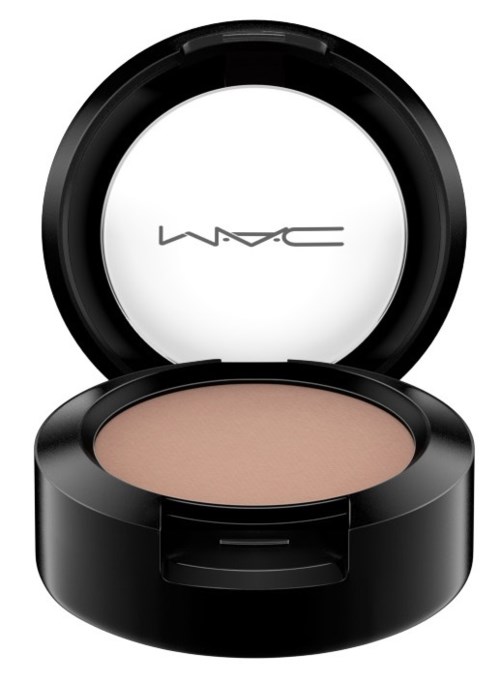 Ein kleiner Make-up-Behälter mit beigem Puder und Spiegel im Deckel.