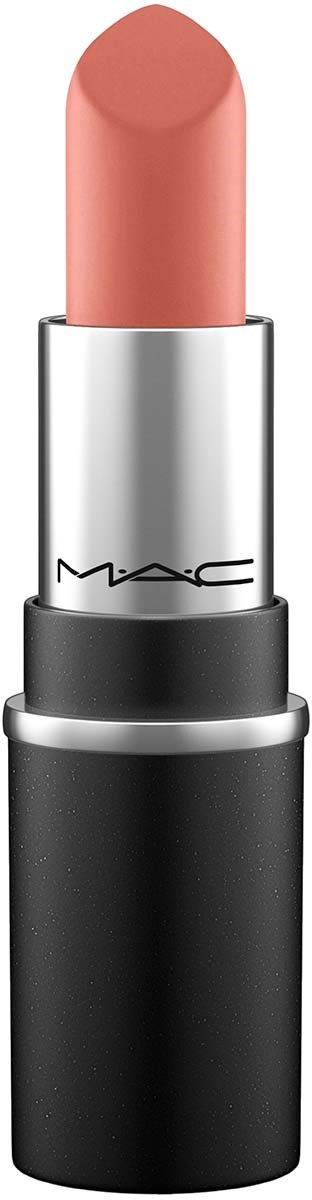 Ein korallenfarbener Lippenstift in einem schwarzen und silbernen Zylinder.