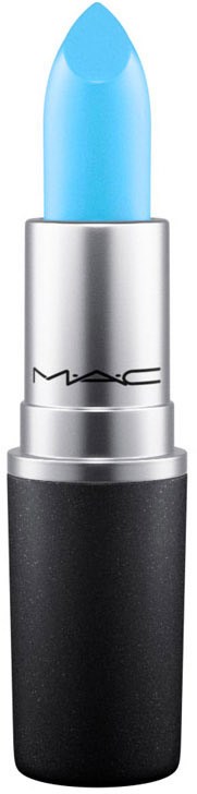 Ein blauer Lippenstift in einer silbernen und schwarzen Hülse. Der Lippenstift ist ausgefahren und hell. MAC-Logo auf der Hülse.
