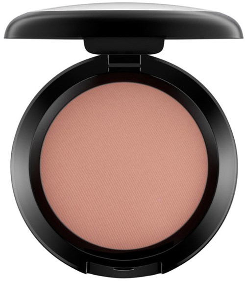 Een ronde make-up compact met roze blush en een zwarte deksel.