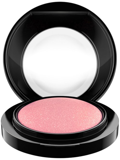 Een roze oogschaduw met glitters in een open zwarte ronde make-up verpakking.
