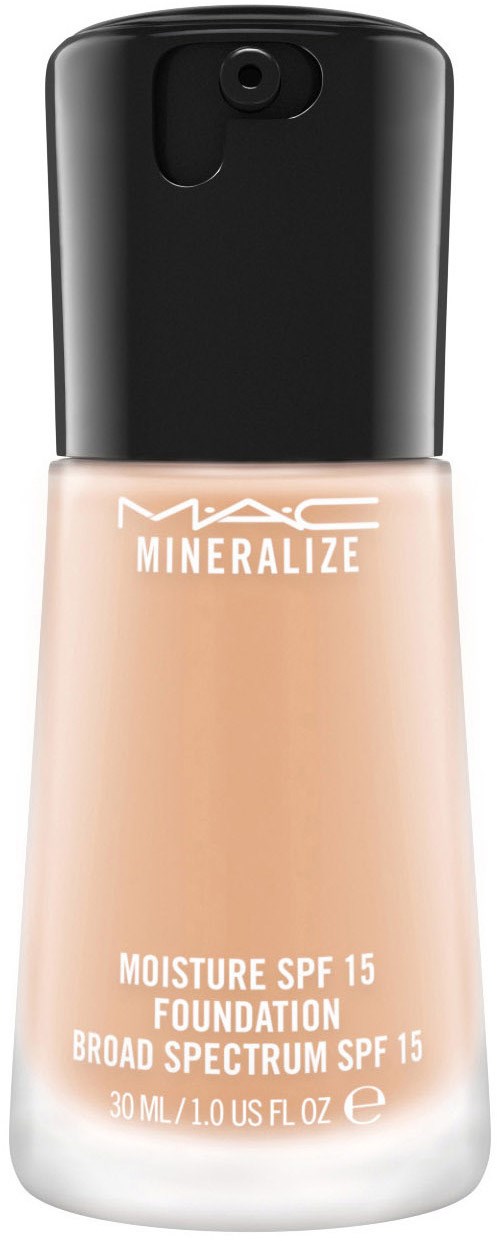 En flaska med MAC Mineralize-foundation med SPF 15 i beige, med svart lock.