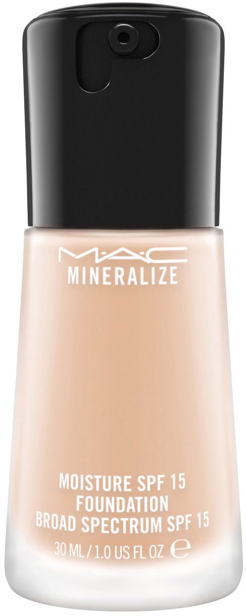 En flaska MAC Mineralize foundation med SPF 15, ljusbeige färg, svart lock och vit text på framsidan.