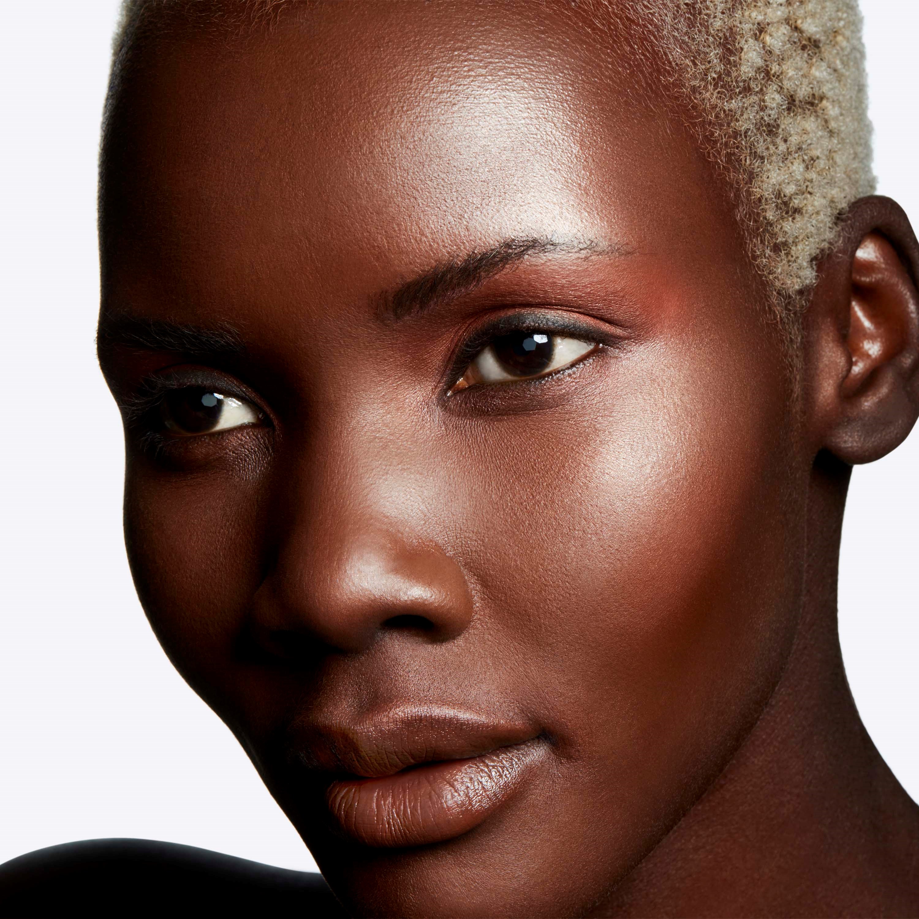 MAC Cosmetics Mineralize Skinfinish Powder Global Glow (obrázok 5)