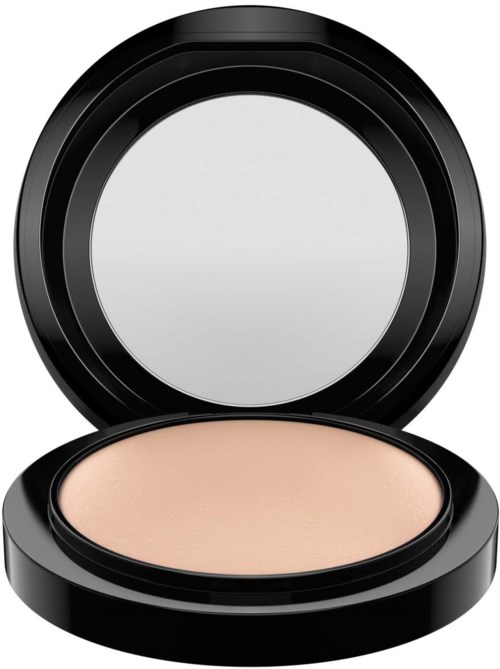 En liten dosa med beige puder och spegel inuti locket.
