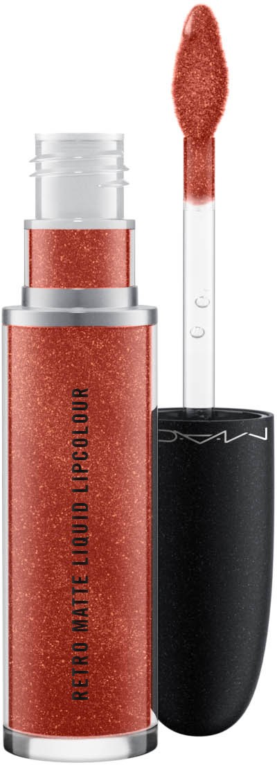 Ein Lippenstift-Glosstube mit glänzender, pfirsichfarbener Lippenstift und schwarzem Deckel, zeigt die Marke MAC.