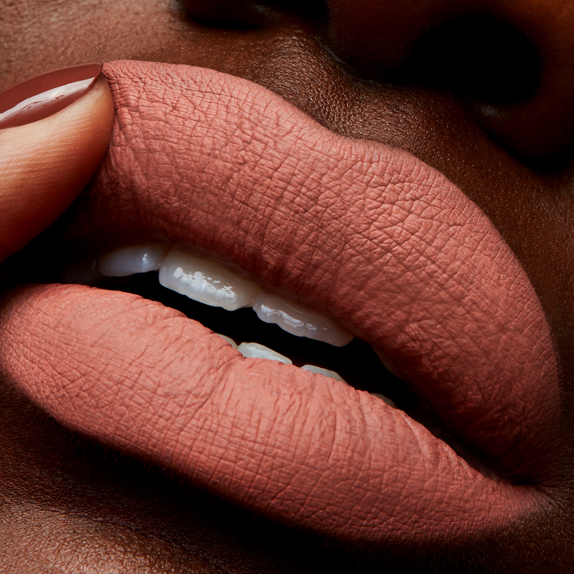 MAC Cosmetics Retro Matte Pomadka w Płynie Lady Be-Good (obrázok 4)