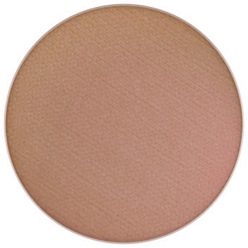 En rund kompakt med en ljus beige eller neutral tonad puder.