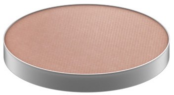 En rund, flat makeup blush i en rosa nyanse med et sølvfarget ytre omslag.